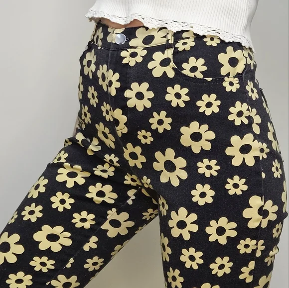Retro Flower Power Pants - Picture 9 of 10